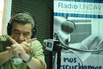 La radio es un vicio extraordinario es uno de los medios menos